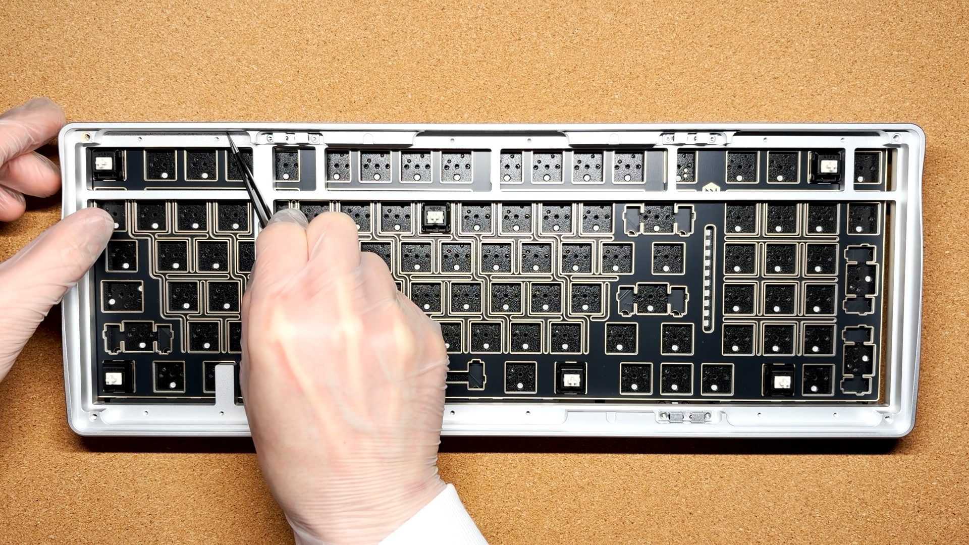 安装PET弹片垫片